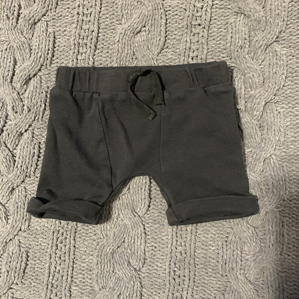 3-6mo Kate Quinn shorts